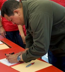 chavez_firma.jpg