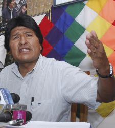 evo_morales_mano.jpg