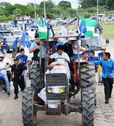 evo_morales_tractor.jpg