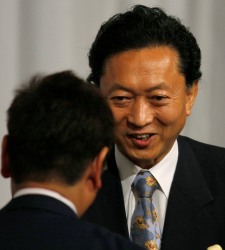 hatoyama_traje.jpg