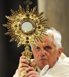 papamisacorpus.jpg