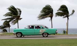 tormenta-isaac-coche.jpg