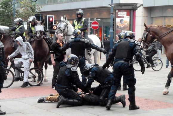 londres-policia-detenido.jpg
