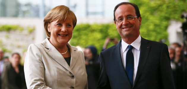 Merkel junto a Hollande