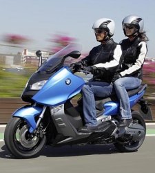 BMW hace frente a Audi-Ducati con un scooter más rápido que el Serie 3