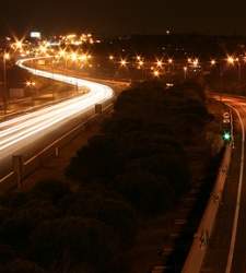 El ahorro apaga las carreteras de Madrid y merma la seguridad vial