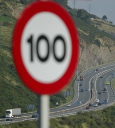 El Gobierno instalará el sistema de <b>velocidad variable</b> en autopistas y autovías