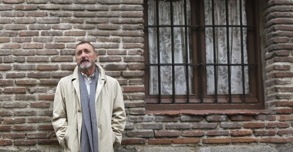 perez-reverte-ventana.jpg