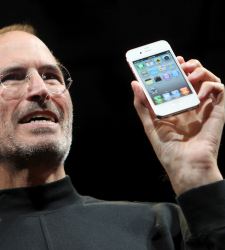iphone-4g-stevejobs.jpg