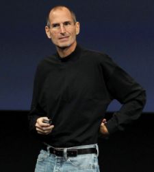 stevejobs-macbook.jpg