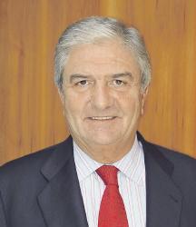 GRUPOMALL_JULIONOVAL.JPG