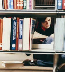 estudiante-biblioteca.jpg