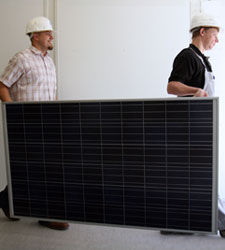 panelsolar-trabajadores.jpg