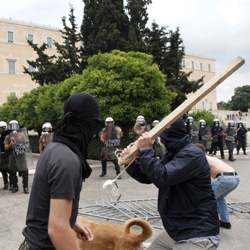 Grecia-Manifa-perro.jpg