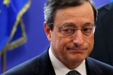 draghi-miradelado.jpg