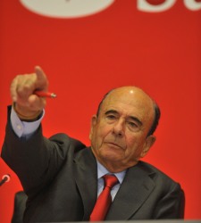Emilio-Botin-senala.JPG