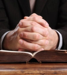 sacerdote.jpg