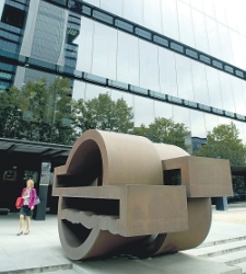 repsol-estatua.jpg