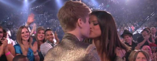 bieber-selena-beso.jpg