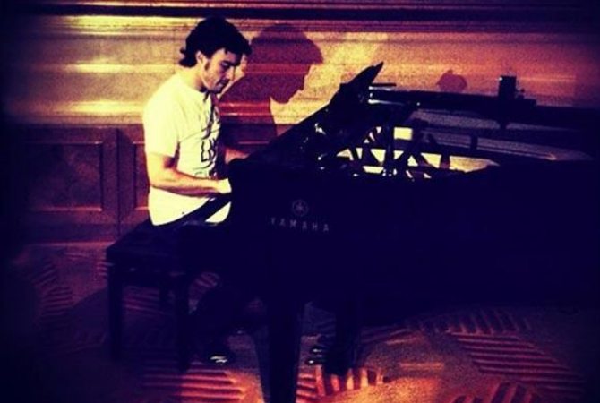 alonso-piano.jpg