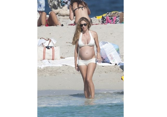 blancacuesta-embarazo-bikini.jpg
