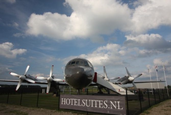 hotelavion.jpg