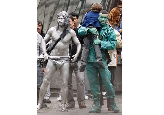 hugo-silva-mario-casas-estatuas.jpg