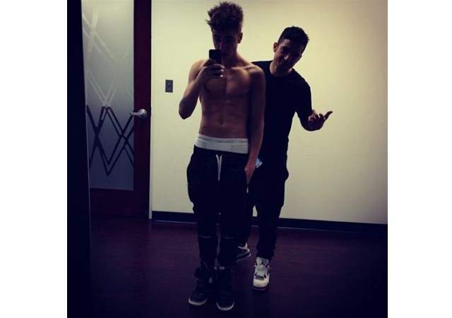 justinbieber-semidesnudo.jpg
