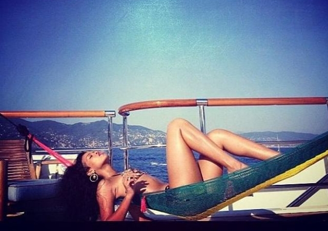 rihanna-tomaelsol.jpg