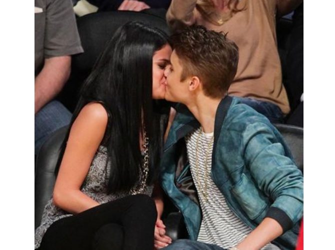 selena-justin-beso.jpg