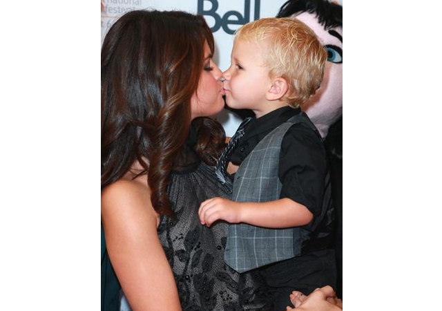 selenagomez-hermanojustin.jpg