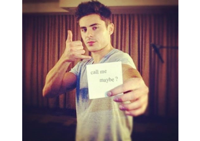 zac-efron-buscanovia.png