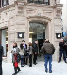 applestore225.jpg
