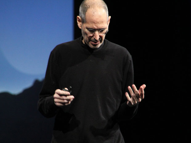 /imag/businessinsider/2011/06/06/live-steve-jobs-shows-apples-icloud.jpg