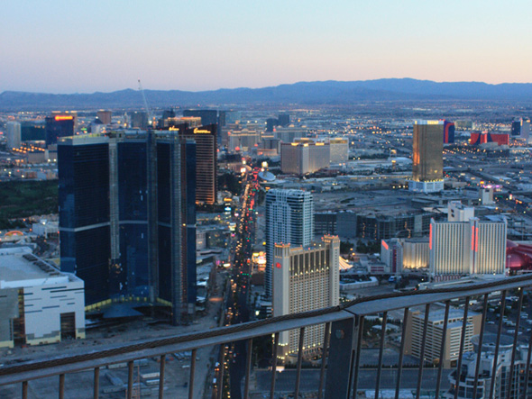 /imag/businessinsider/2011/10/15/leaving-las-vegas-the-deserted-casinos-and-unfinished-hotels-of-sin-city.jpg