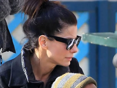 /imag/businessinsider/2011/11/04/this-picture-of-sandra-bullocks-baby-will-make-you-extremely-happy.jpg
