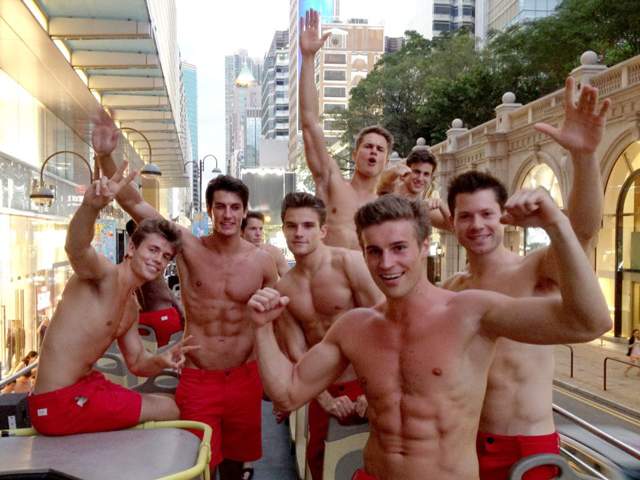 /imag/businessinsider/2012/10/17/how-abercrombie-and-fitch-finds-the-shirtless-dudes-who-stand-outside.jpg