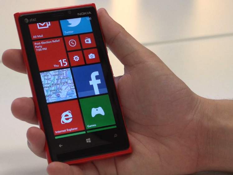 /imag/businessinsider/2012/11/19/video-review-nokias-lumia-920.jpg
