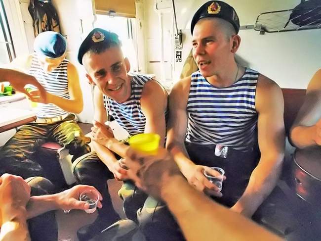 /imag/businessinsider/2012/11/28/personal-photos-leaked-from-belarus-show-life-in-post-soviet-military.jpg