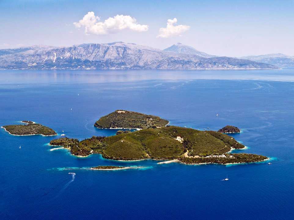 /imag/businessinsider/2013/04/19/24-year-old-russian-billionaire-heiress-is-the-buyer-of-greeces-most-famous-private-island.jpg