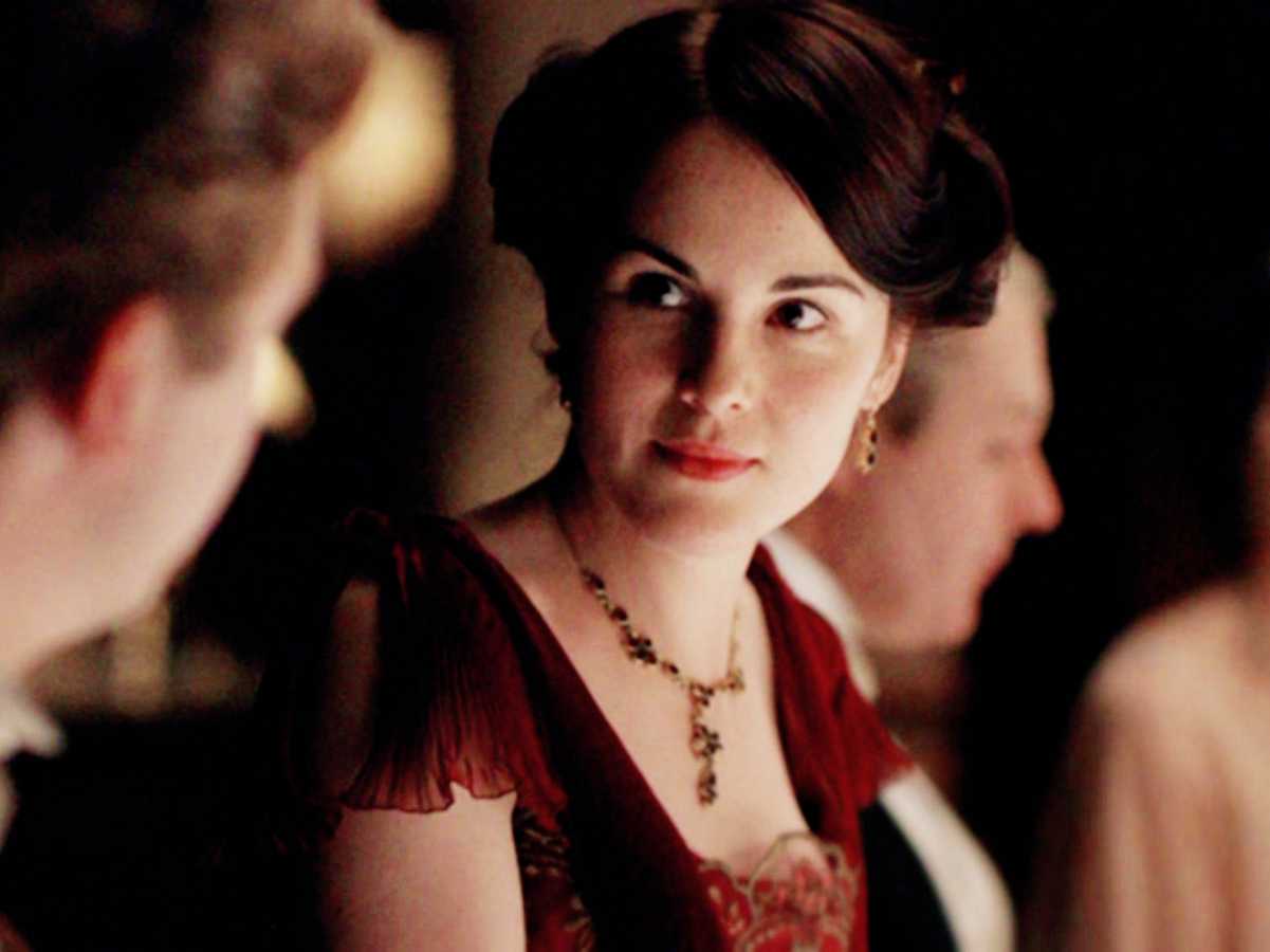 /imag/businessinsider/2013/05/01/downton-abbey-star-lily-james-cast-as-disneys-cinderella.jpg