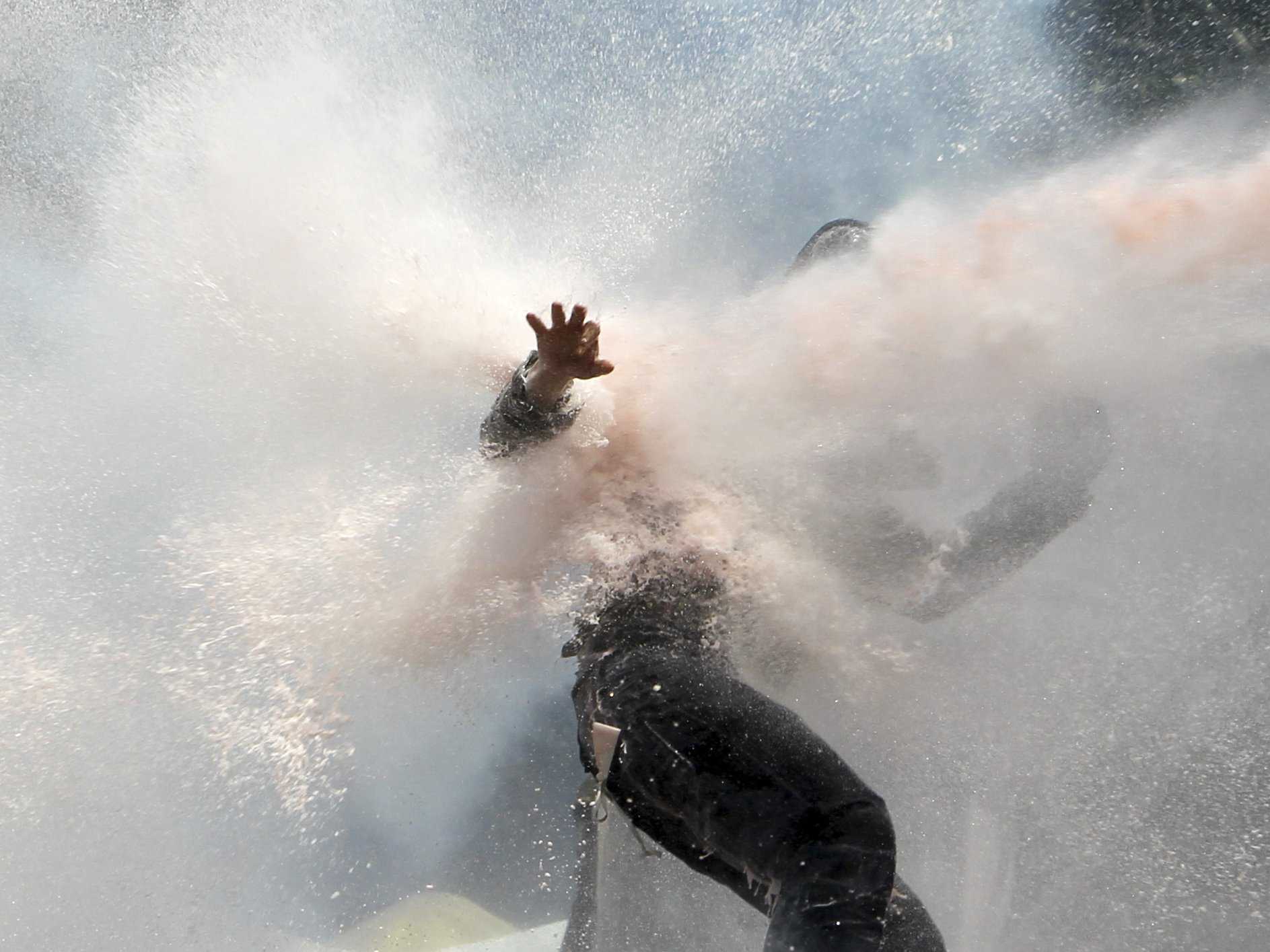 /imag/businessinsider/2013/06/11/the-water-cannon-used-on-turkish-protesters-looks-painful-photos.jpg