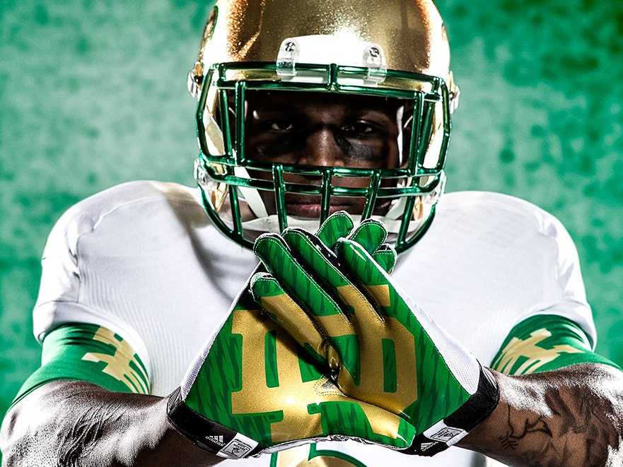 /imag/businessinsider/2013/08/06/notre-dame-football-unveils-its-flashy-new-shamrock-series-uniform.jpg