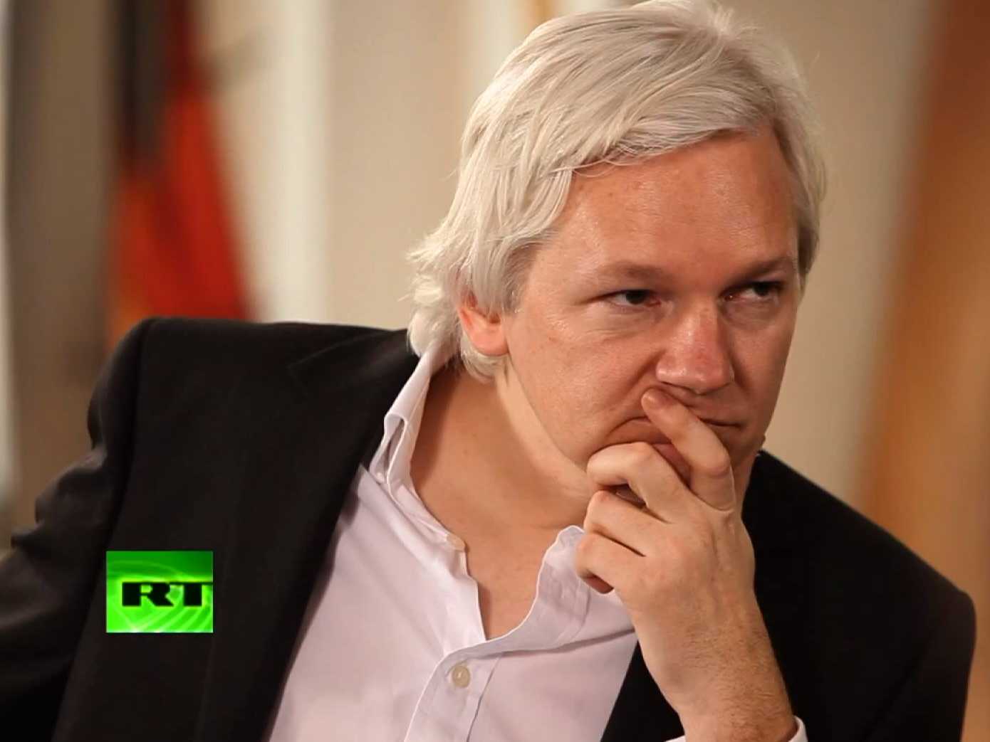 /imag/businessinsider/2013/08/16/julian-assange-claims-russian-intelligence-has-refrained-from-interviewing-edward-snowden.jpg