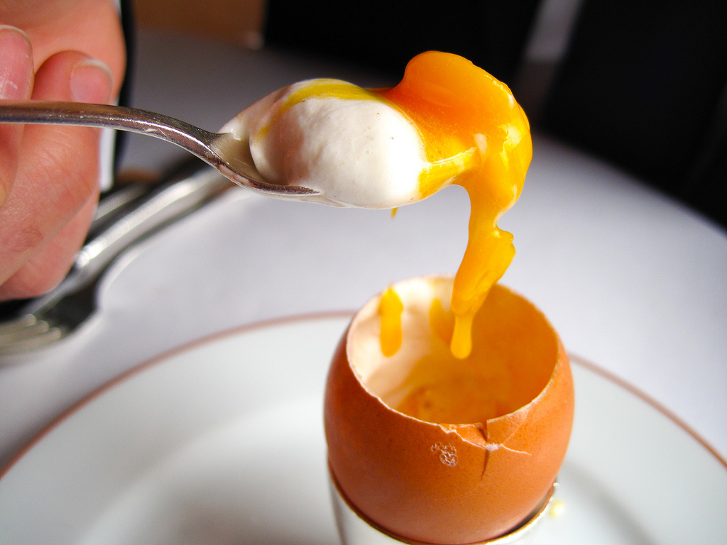 /imag/businessinsider/2013/10/12/a-top-french-restaurant-serves-the-most-exquisite-egg-dish-in-the-world.jpg