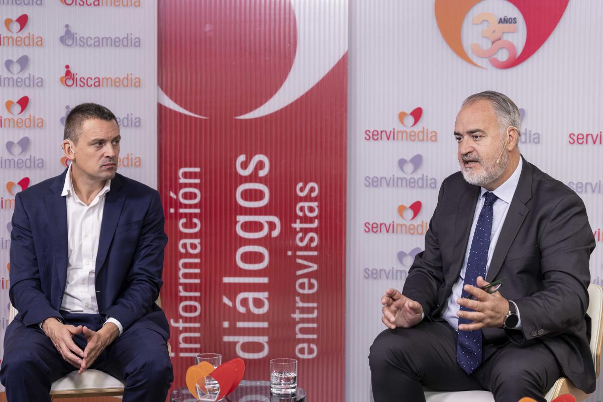 Miguel Mayrata y Luis Puchades, durante el diálogo | Foto de Jorge Villa/Servimedia