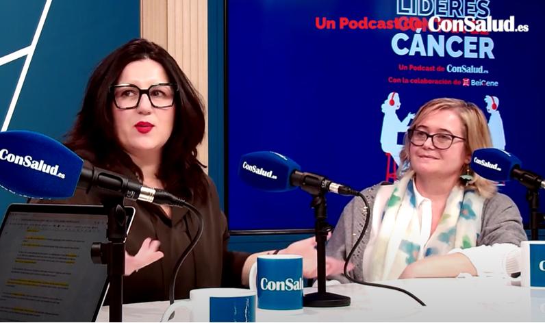 Esther Raéz junto con la hematóloga Lucrecia Yáñez