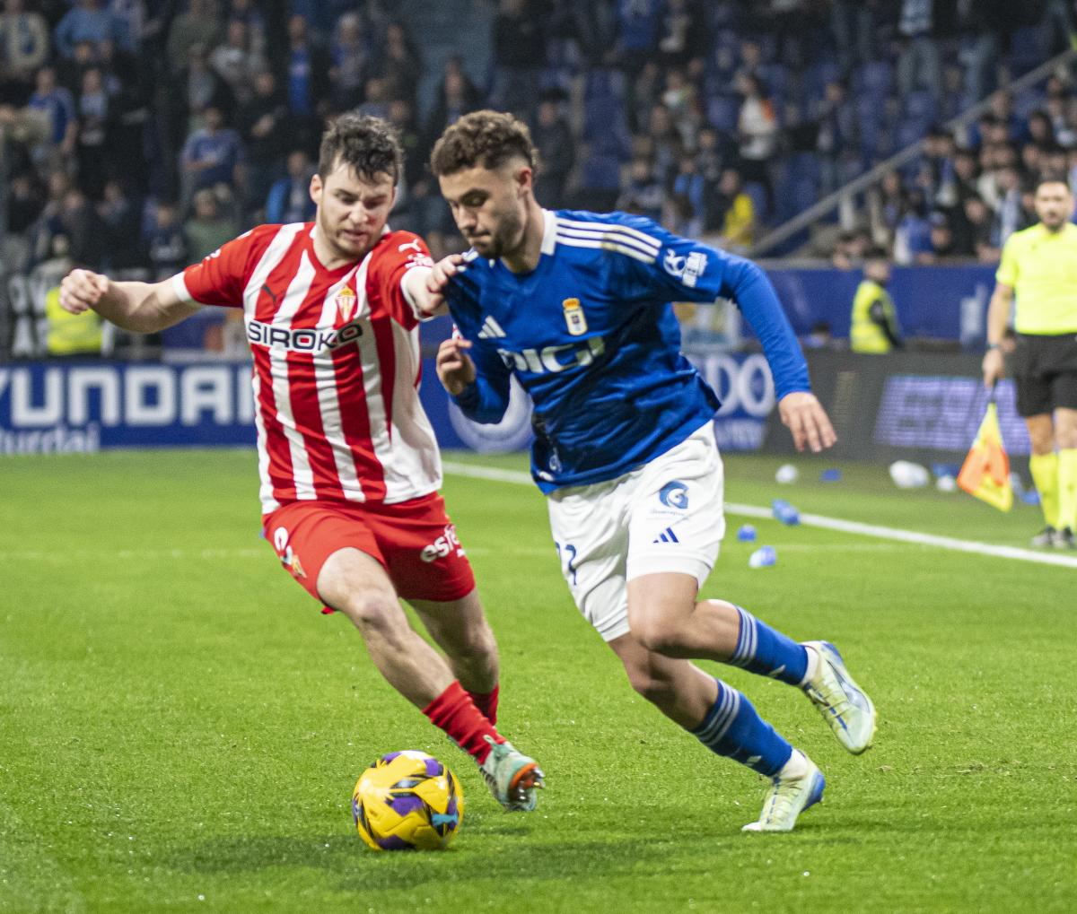 Imagen de un encuentro entre el Sporting y el Real Oviedo | Foto de LALIGA