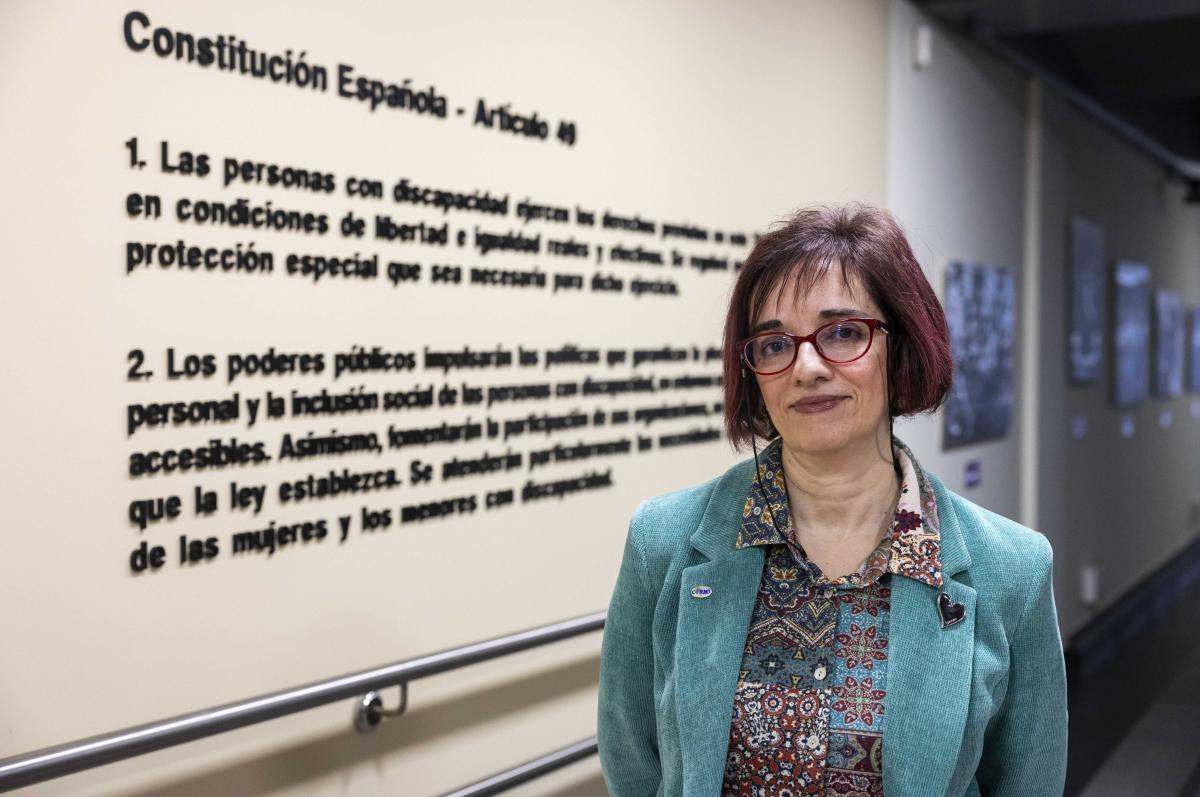 Pilar Villarino posa en la sede del Cermi | Foto de Jorge Villa/Servimedia