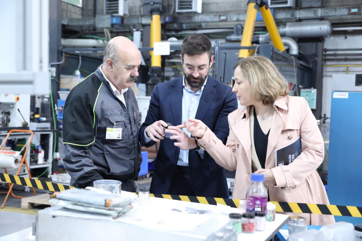 El secretario de Estado de Energía, Joan Groizard, en el Centro Nacional de Investigaciones Metalúrgicas | Foto del Miteco